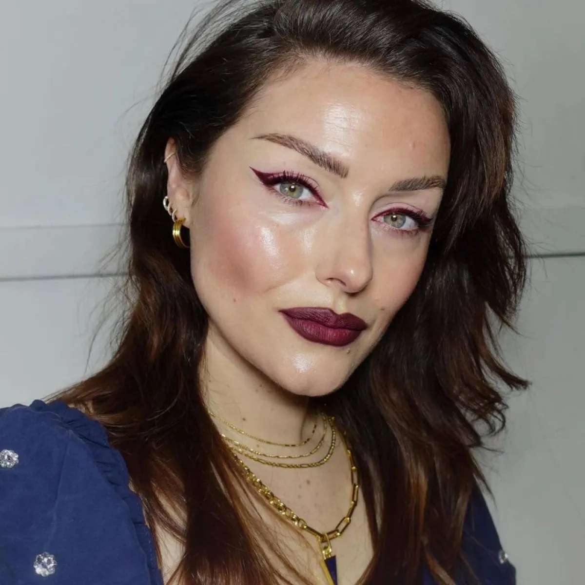 مكياج باللون البرغندي