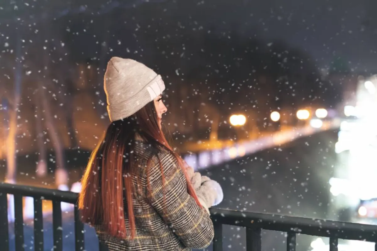 ارتداء الملابس السميكة في عطلة رأس السنة لتزامنها مع الأجواء الشتوية