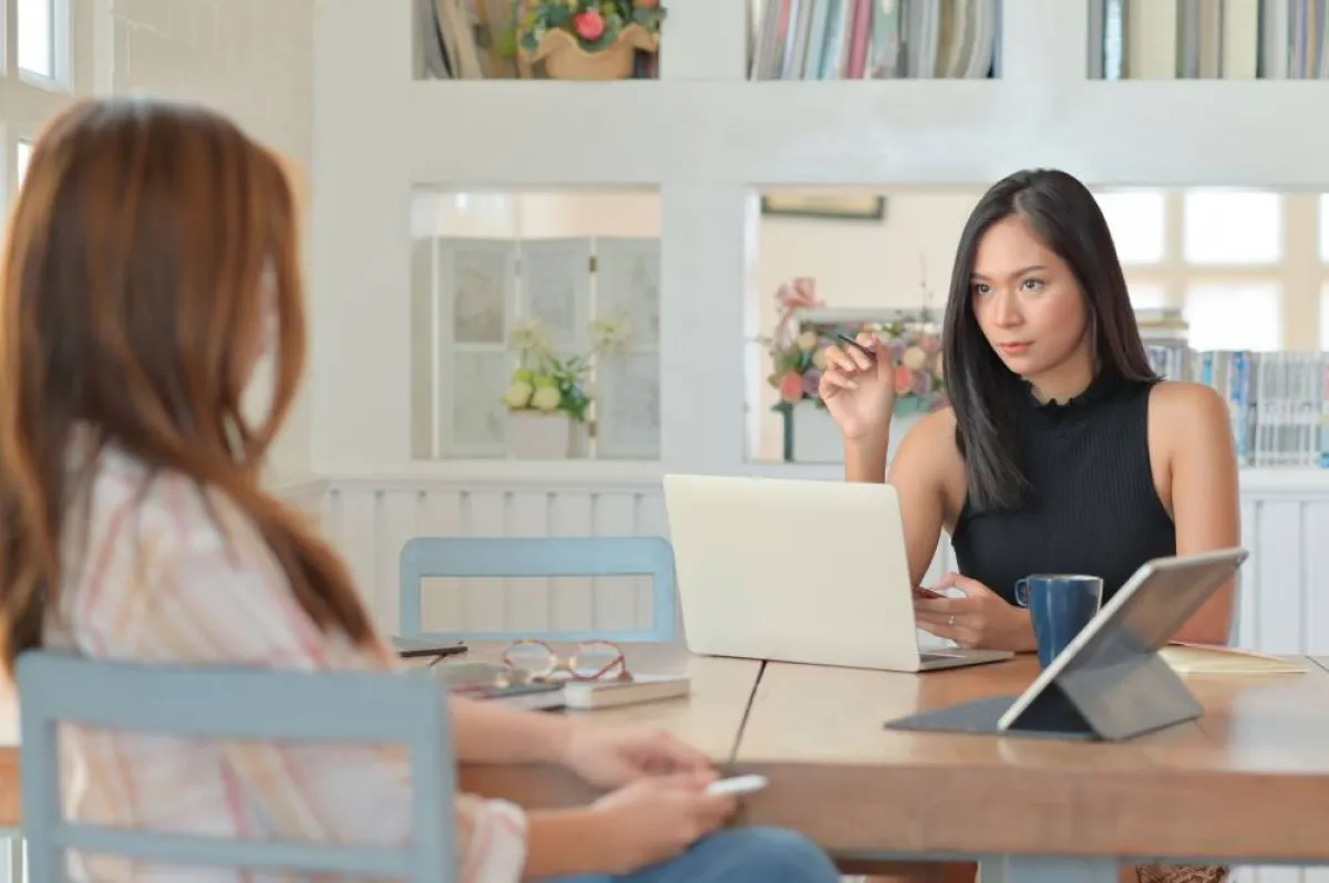 الموظّف الناجح يبتعد عن إلقاء اللوم على الآخرين 