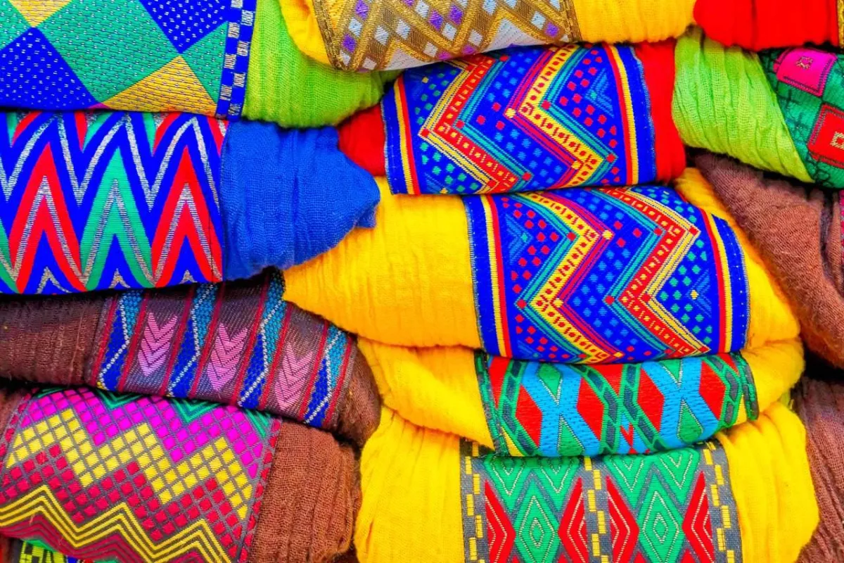 صورة لمجموعة من الأقمشة