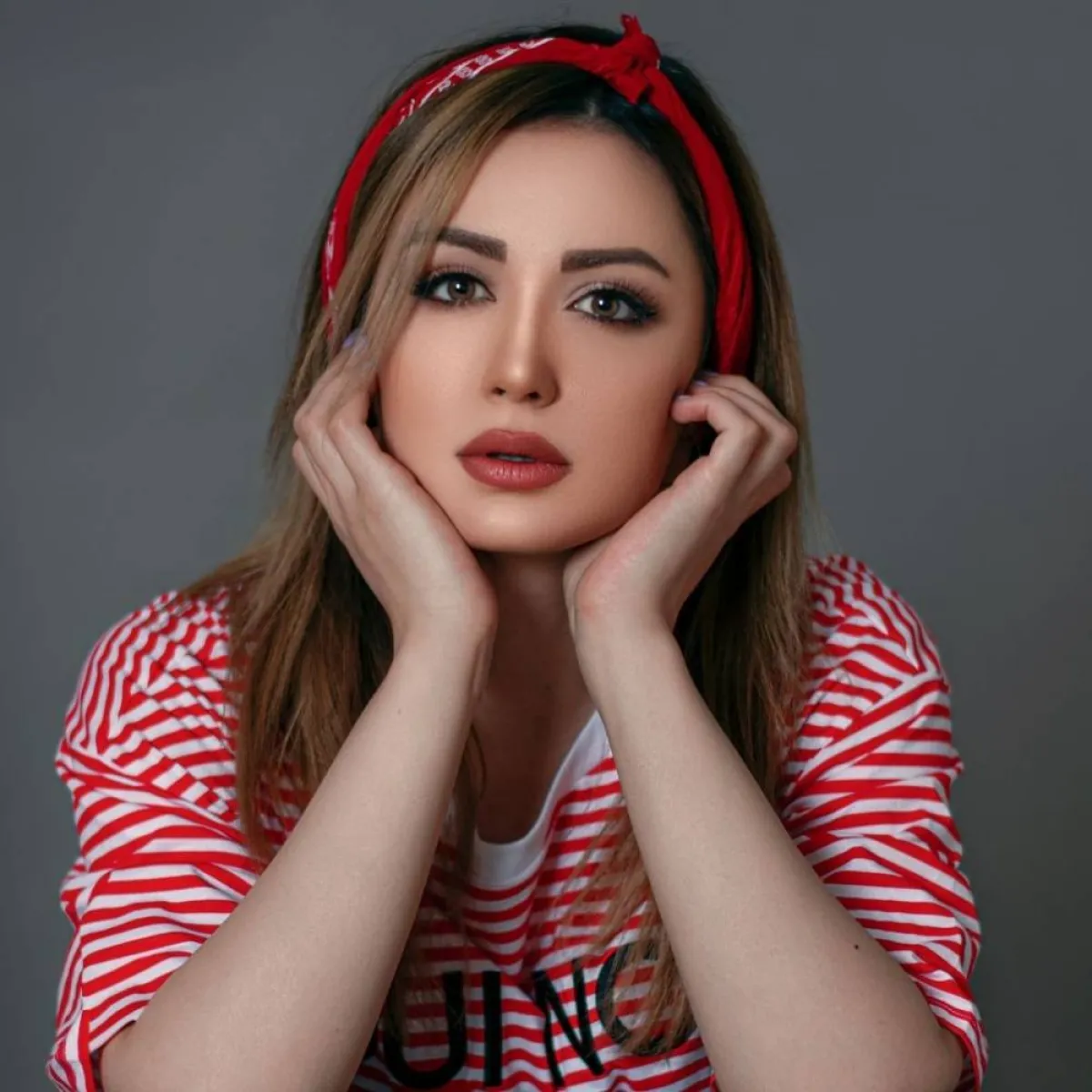 امرأة جذابة