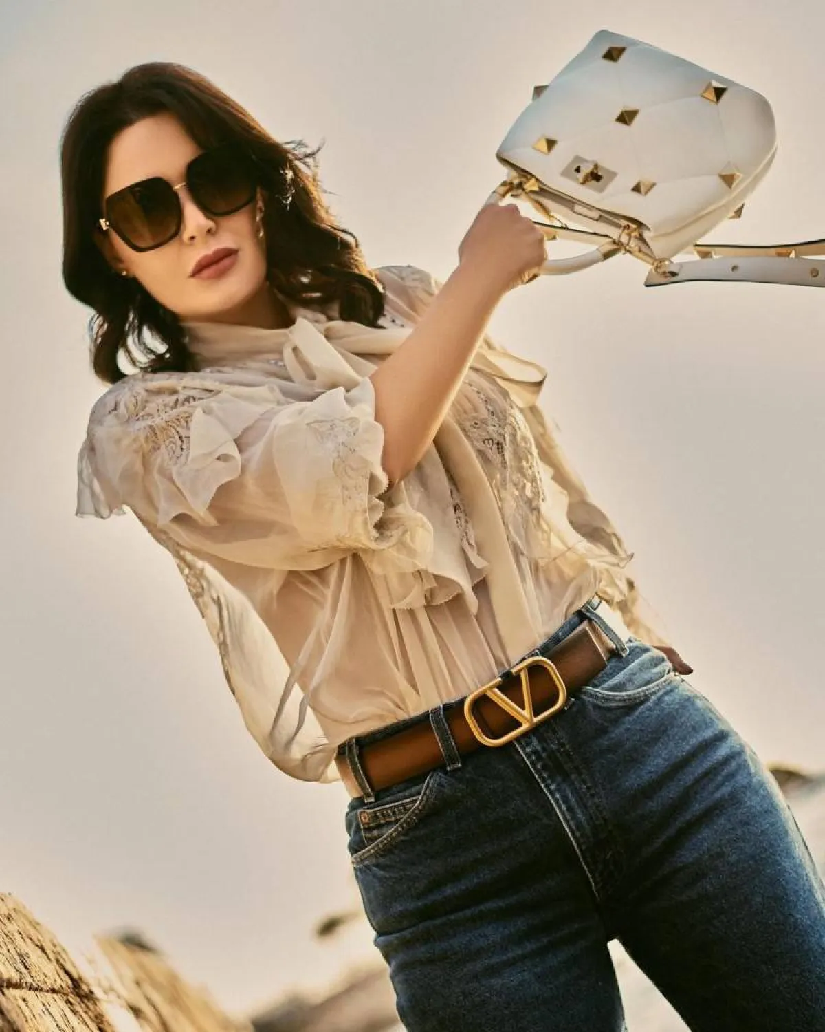 سيرين عبد النور ببنطلون جينز ضيق  