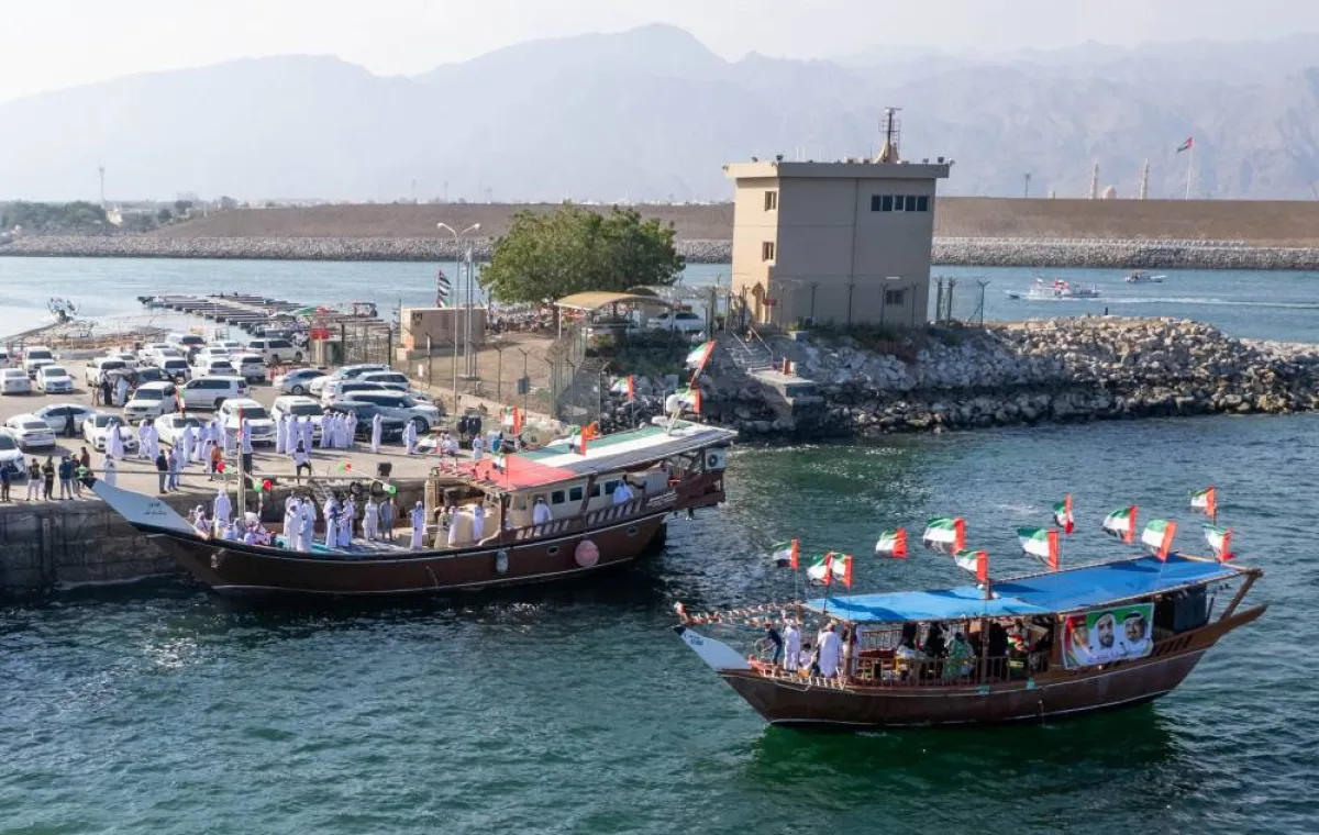 احتفال الفجيرة بعيد الاتحاد الـ50 في مسيرة بحرية ضخمة - الصورة من وام