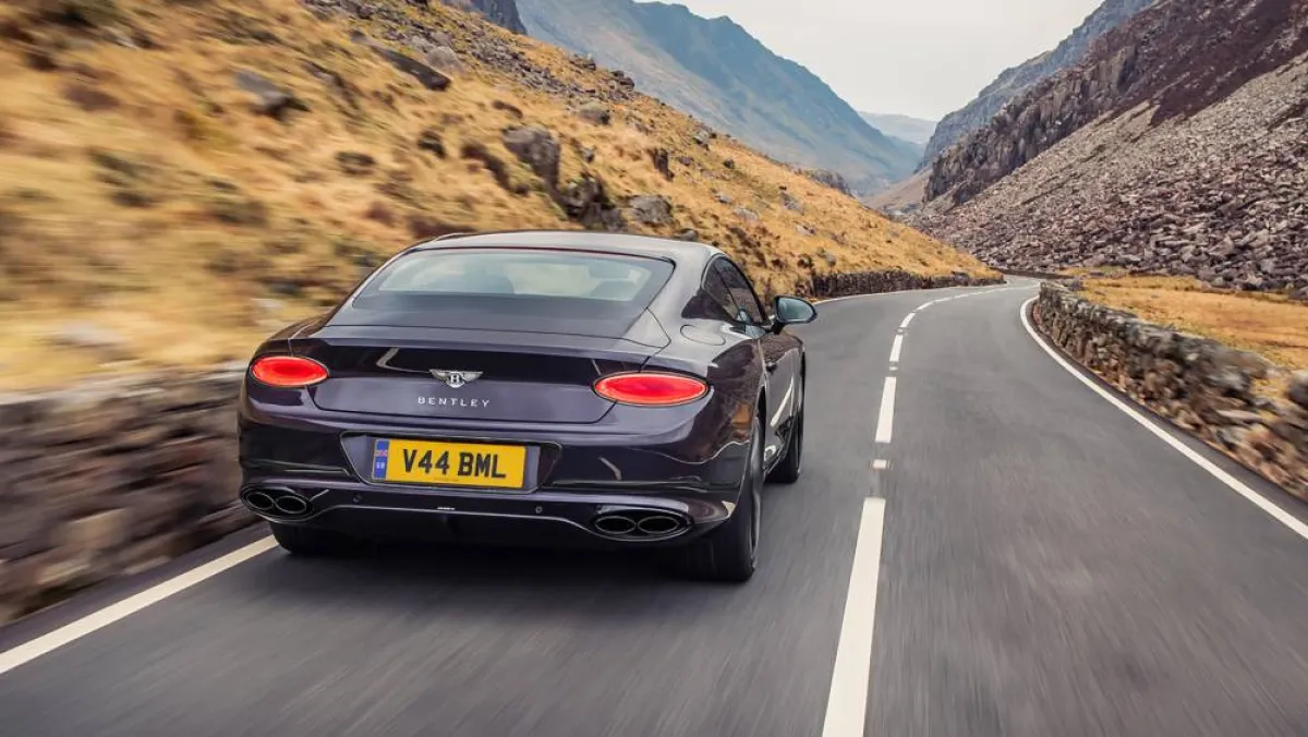 بنتلي تُطلق كونتيننتال جي تي مولينير بحزمة بلاك لاين الجديدة 