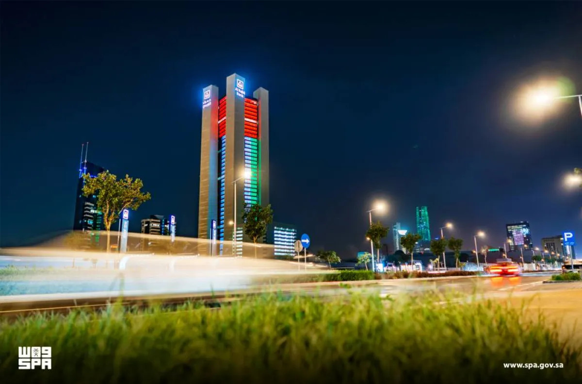 الرياض تتزين بألوان علم الإمارات احتفاء بيومها الوطني الـ 50