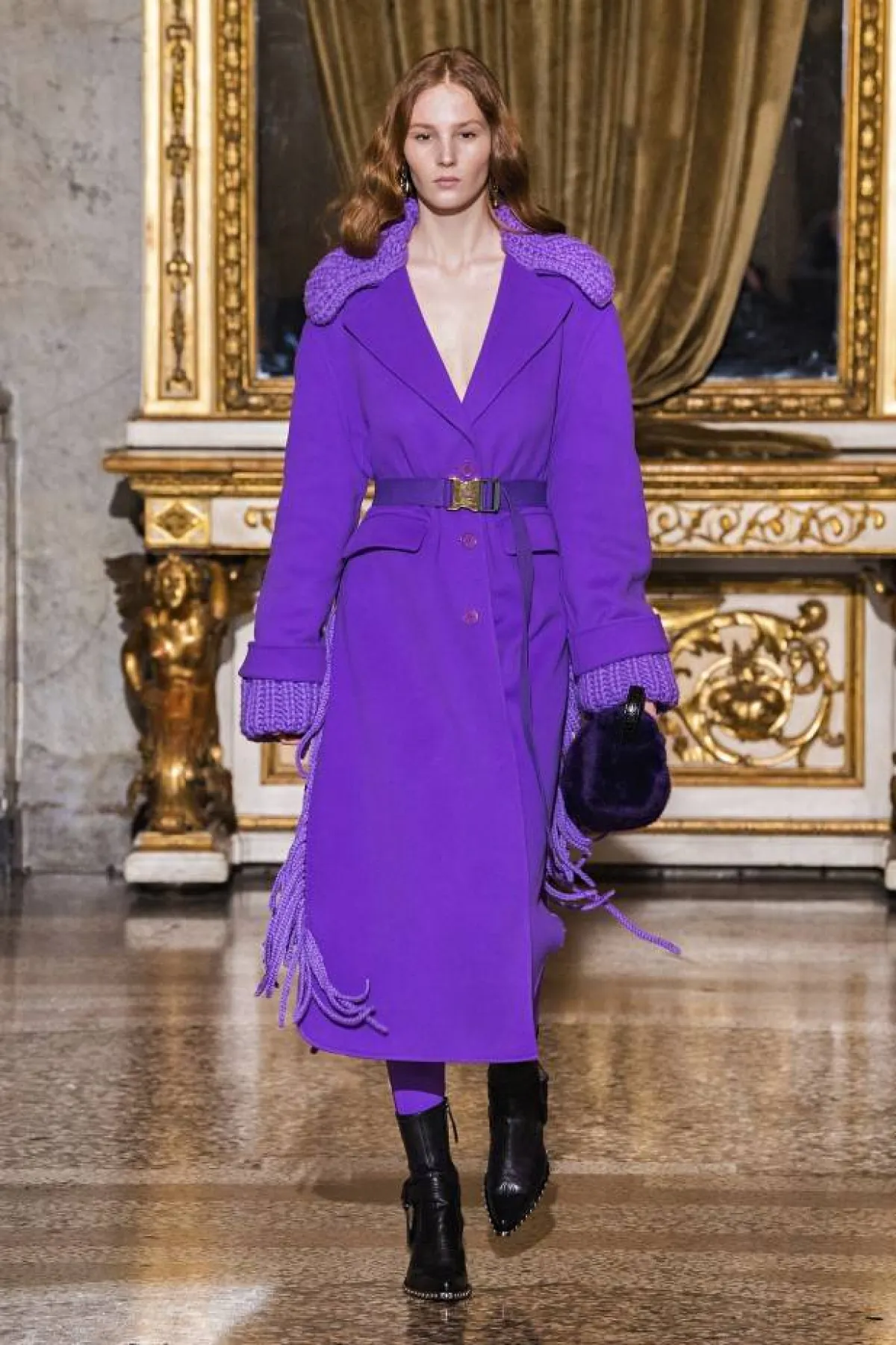 موديلات معاطف باللون البنفسجي