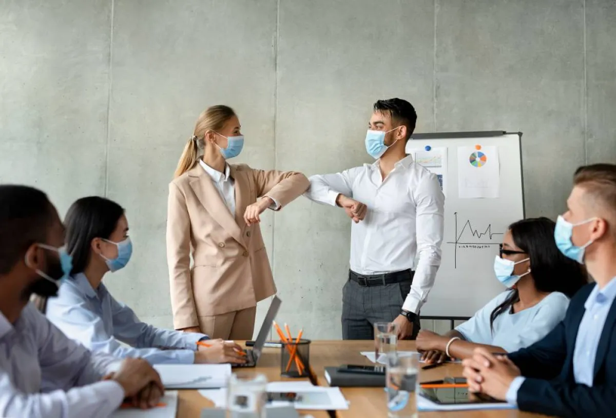 التعاملات أثناء اجتماعات العمل تقع تحت خانة إتيكيت العمل