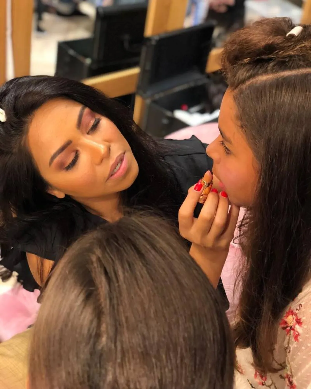 ابنة شيرين عبد الوهاب برفقة والدتها - الصورة من حساب شيرين على انتسغرام