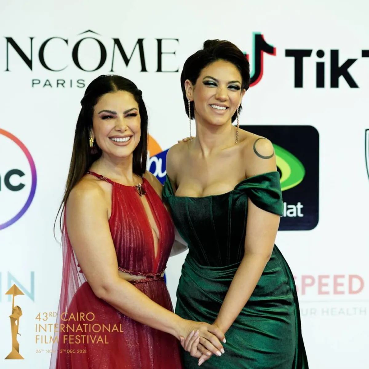 صبا مبارك وشقيقتها آية وحوش - الصورة من المسؤول الإعلام للمهرجان