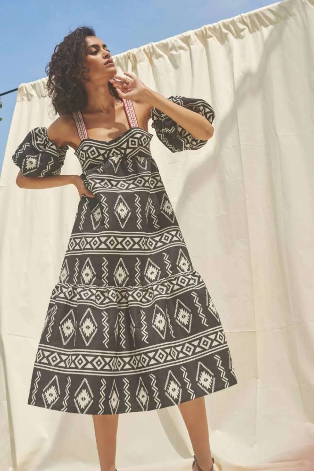 إطلالات بالأبيض والأسود