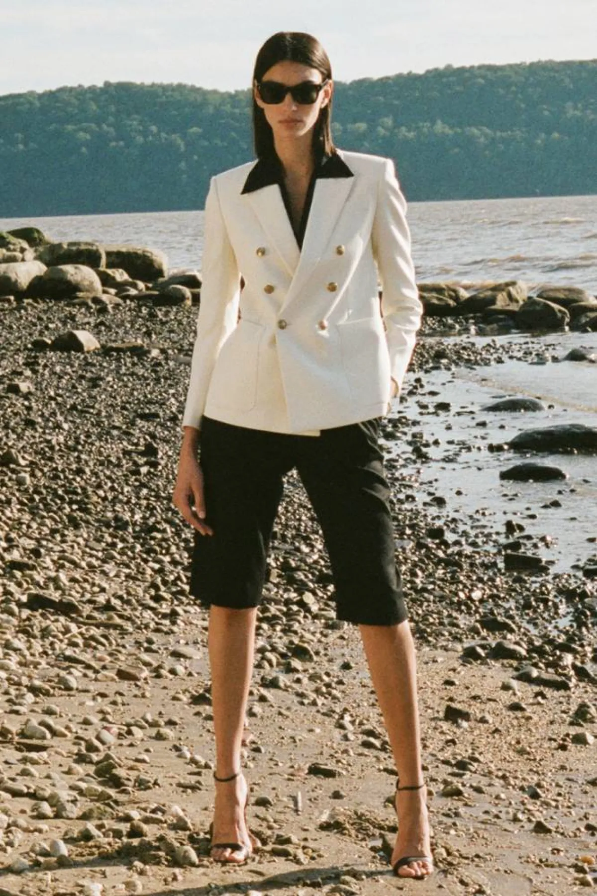 إطلالات بالأبيض والأسود