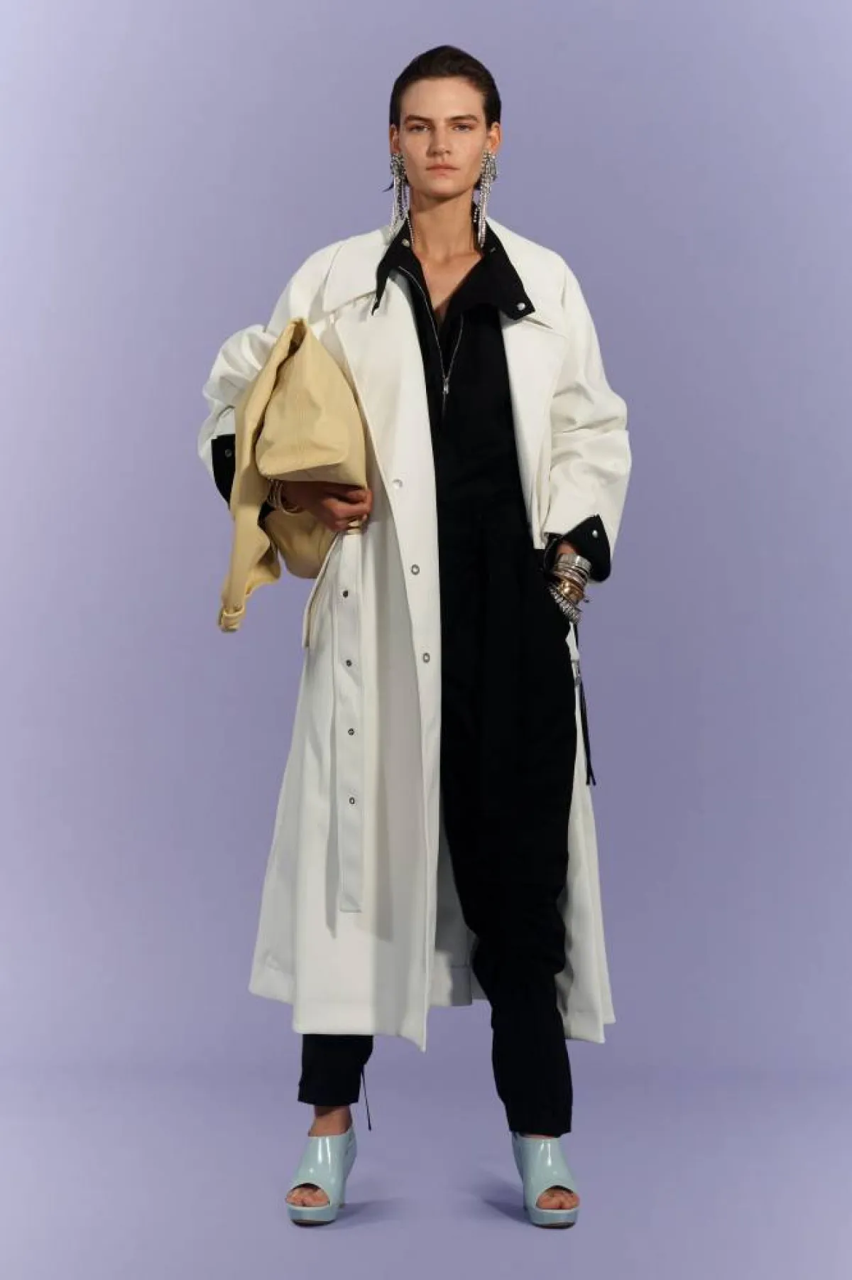 إطلالات بالأبيض والأسود