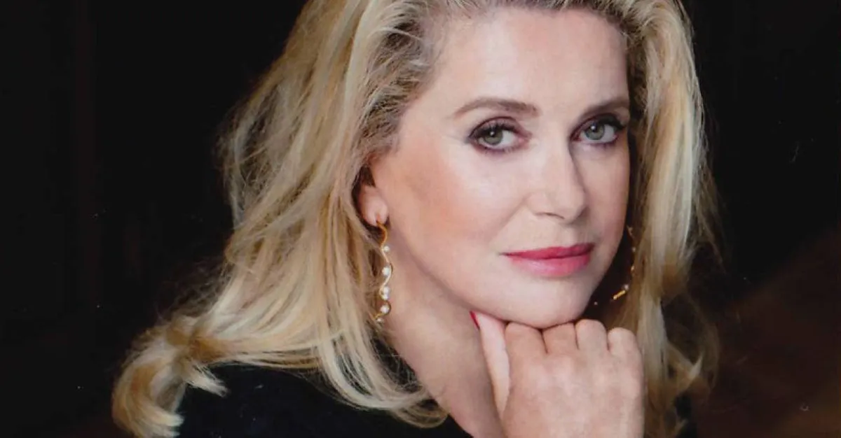 كاترين دونوف الصورة من حسابها على الفيسبوك