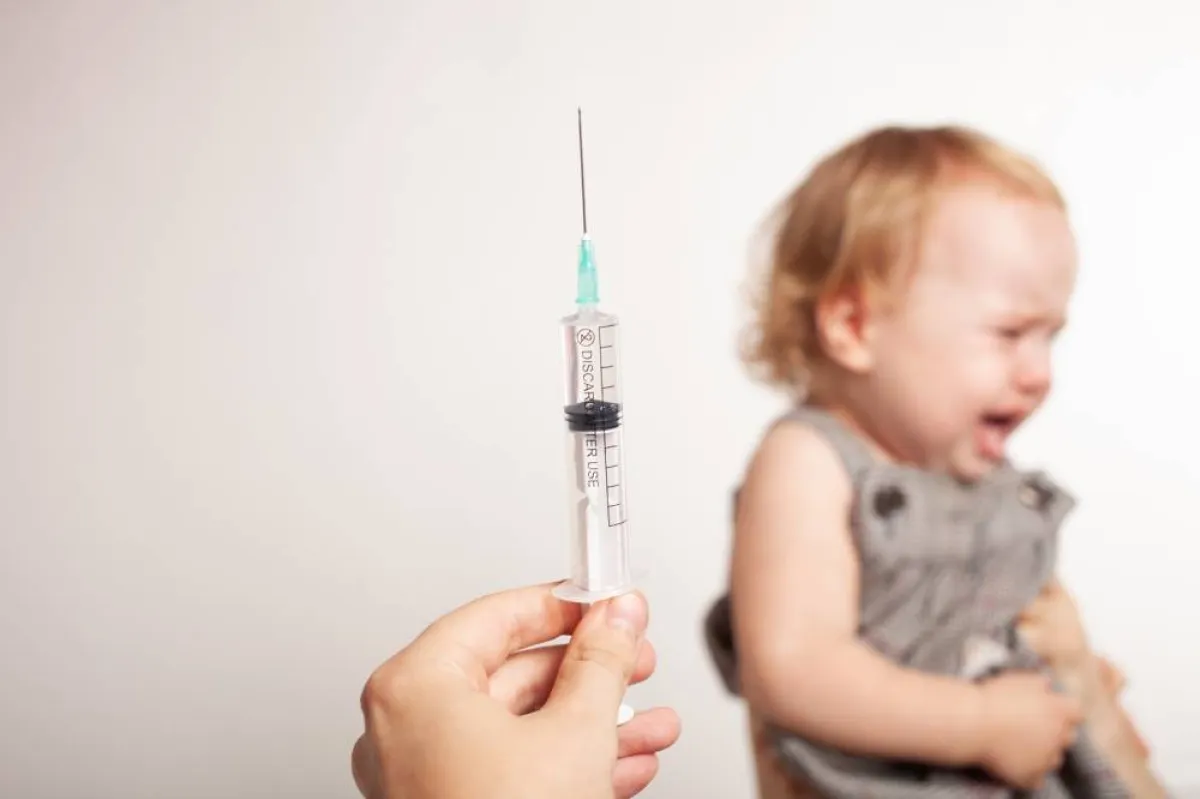 صورة لطفل في عيادة الطبيب 