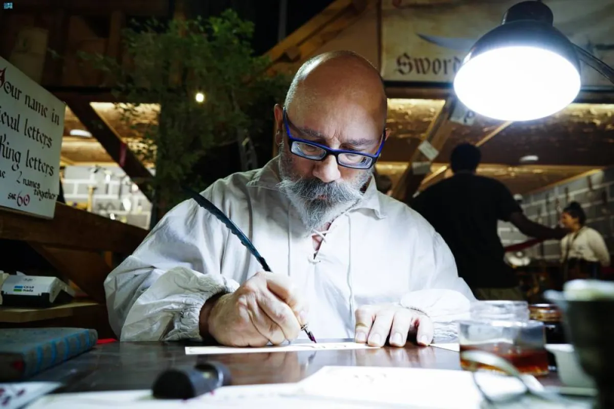 صانع السيوف اليدوية الإسباني أنتونيو أريانو 