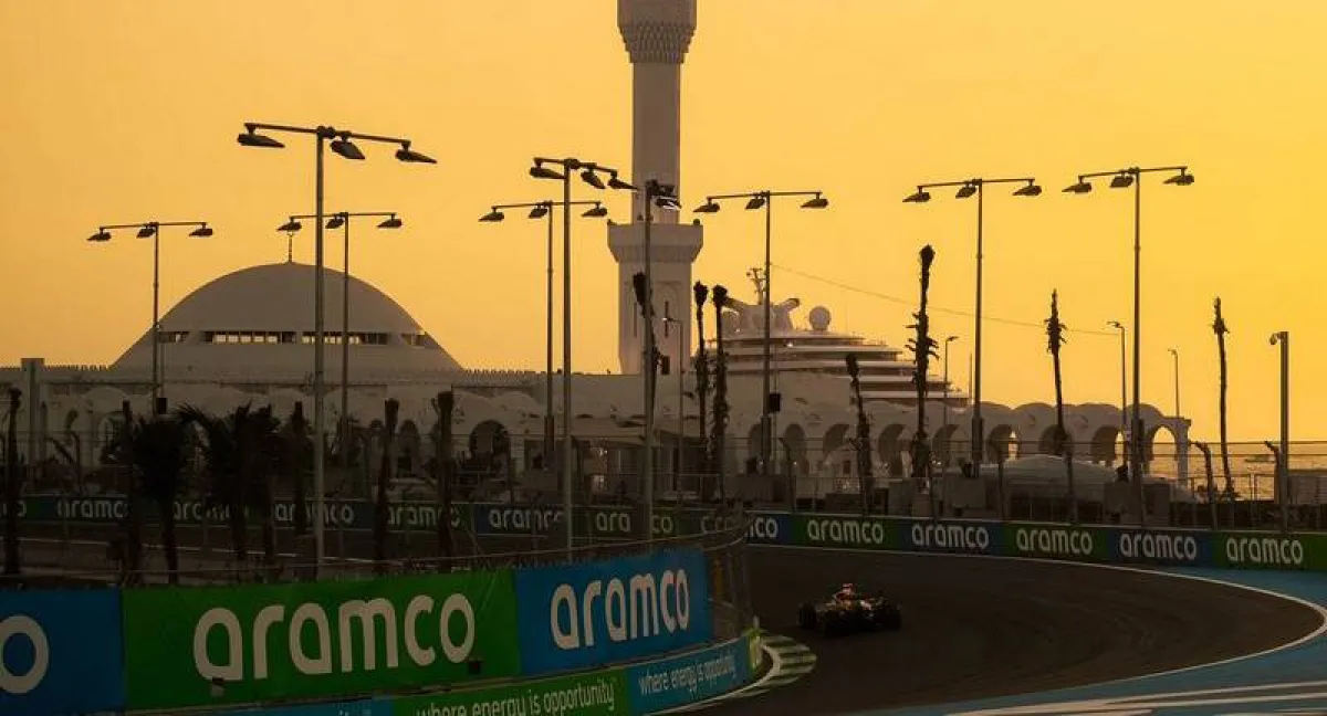 هاميلتون في مركز الانطلاق الأول بسباق اليوم بعد تجربة اسفرت عن زمن قدره 1.27.511دقيقة 