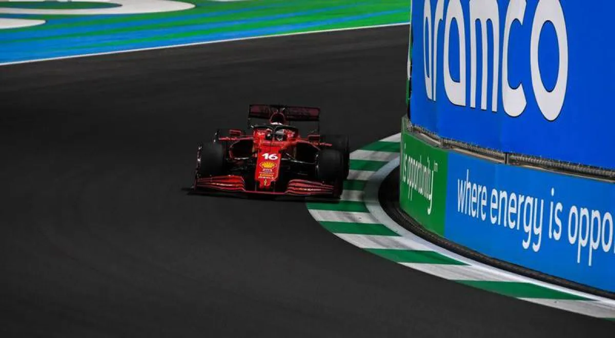 هاميلتون في مركز الانطلاق الأول بسباق اليوم بعد تجربة اسفرت عن زمن قدره 1.27.511دقيقة 