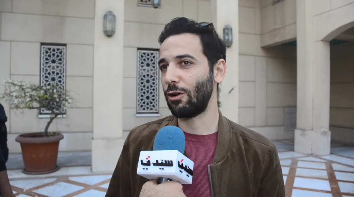 كريم قاسم خلال لقائه بسيدتي - الصورة خاصة بسيدتي