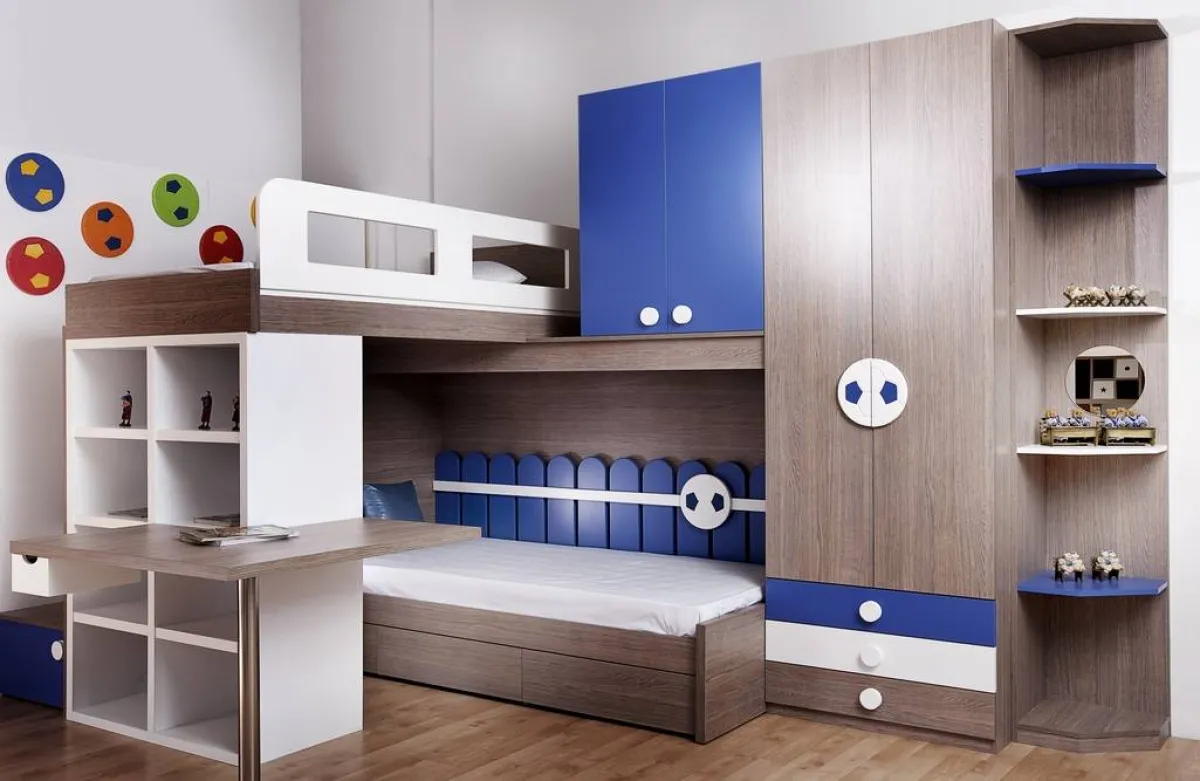 الكرسي والمكتب والرفوف التي تعلوه أركان أساسيّة 