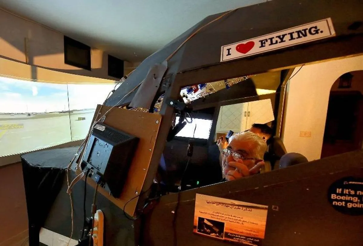 سبعيني يحقق حلم الطفولة بالطيران من قبو منزله. الصورة من وكالة فرانس برس بالعربية 