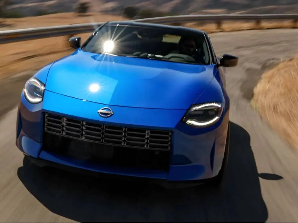 نيسان تطلق أيقونتها الرياضية Z GT500