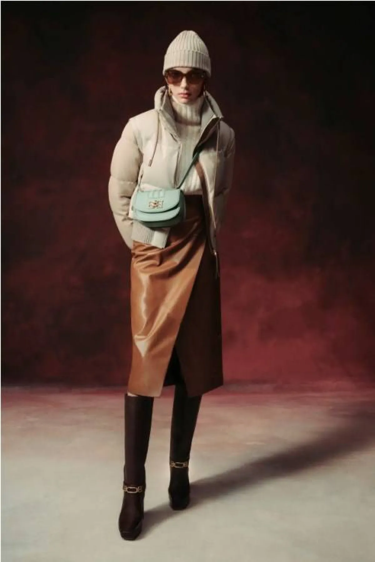 تنورة جلد أنيقة من باللي Bally