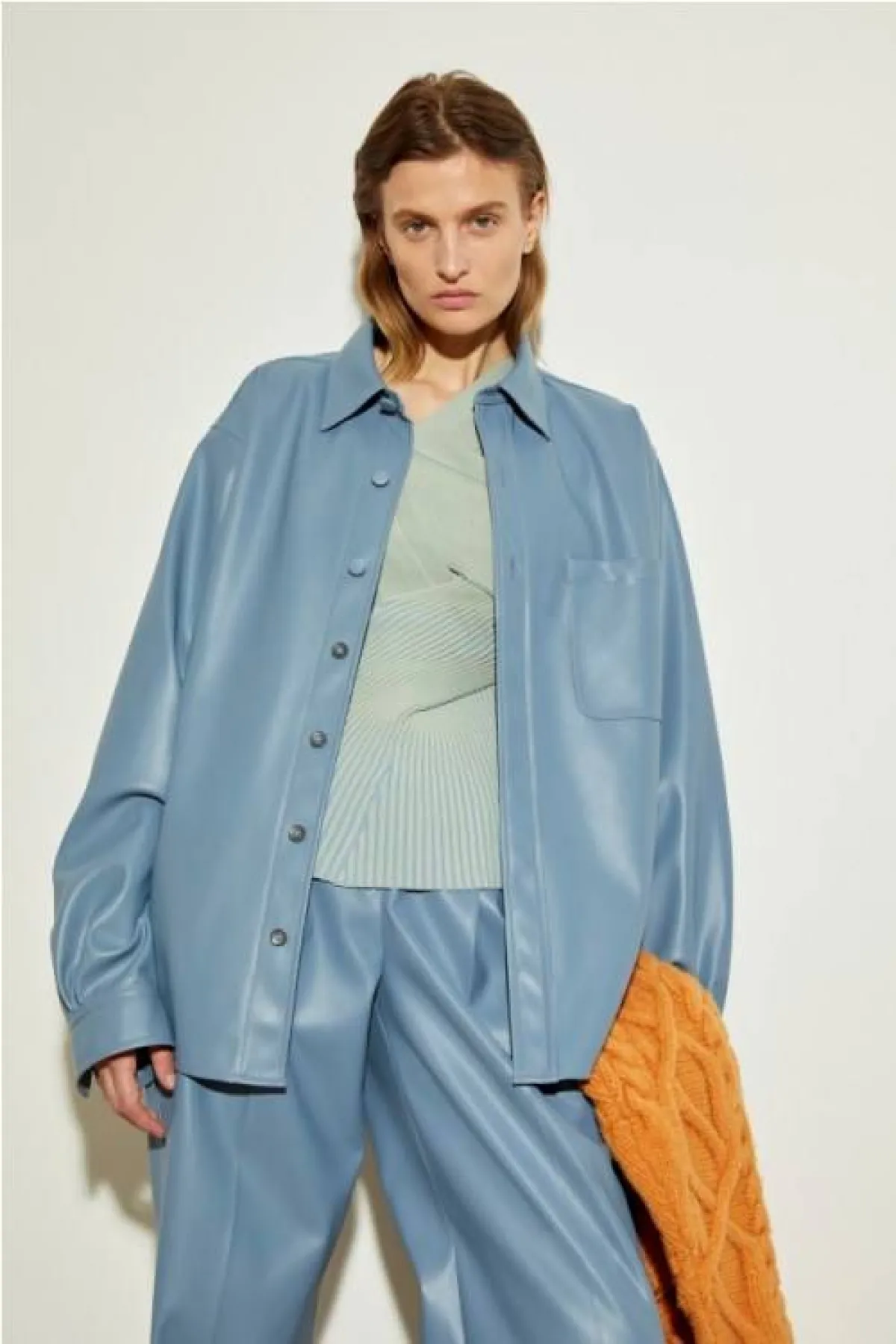 سترة من الجلد من أكنفاس Aknvas