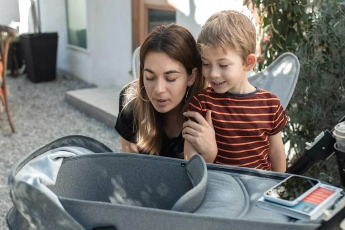 صورة لأم وطفلها