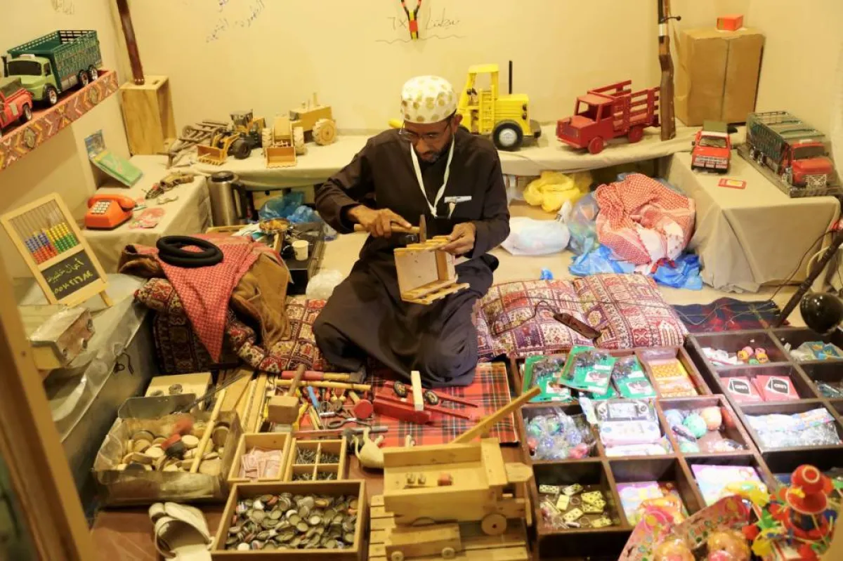 حرف ومتاجر تحاكي التراث