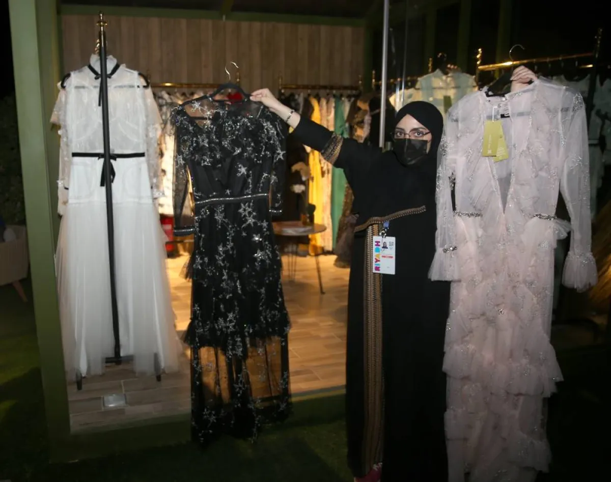 فساتين مطرزة بالنجوم