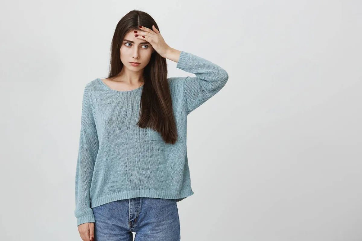 صورة لامرأة تشعر بالإجهاد