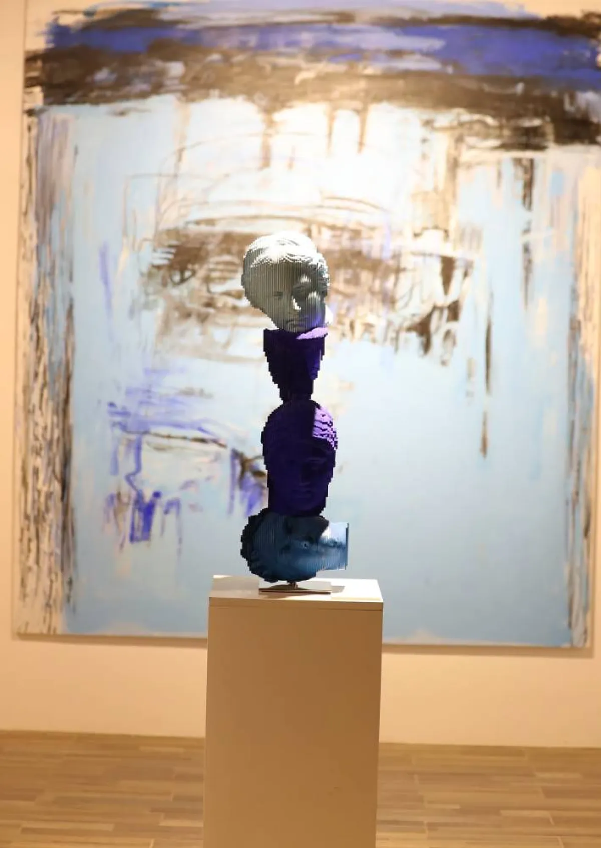 مجسم من الخشب الملون