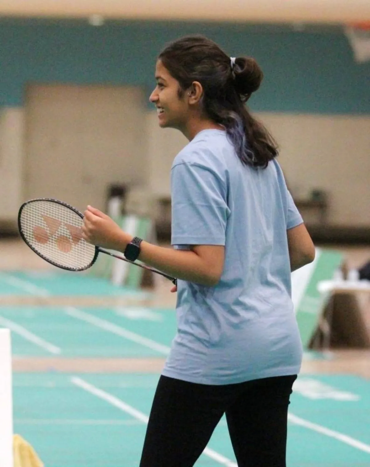 لاعبة من المنتخب السعودي للريشة الطائرة