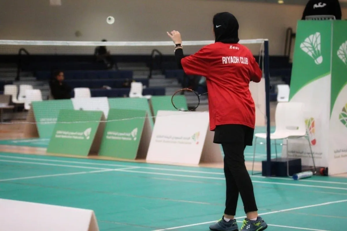 لاعبة من المنتخب السعودي للريشة الطائرة