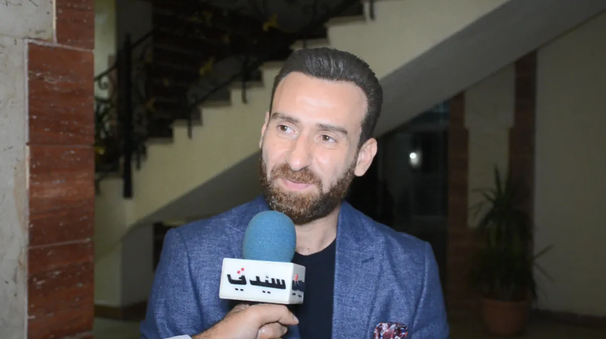 الفنان نضال الشافعي خلال لقائه بسيدتي - الصورة خاصة بسيدتي