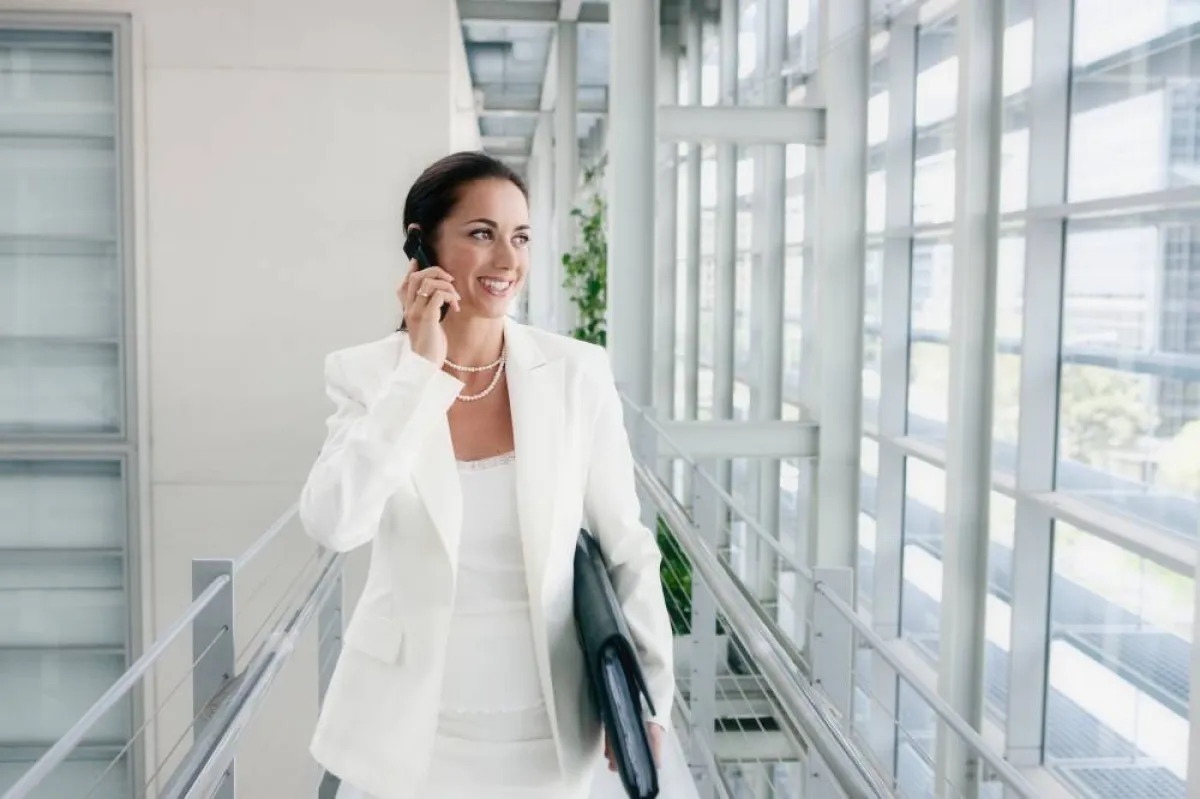 الابتعاد عن المكان المكتظّ لإجراء المكالمة