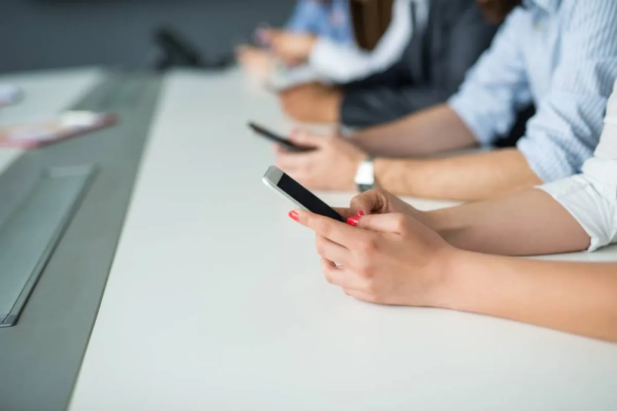 وضع الهاتف على الصامت لمنع الضجيج