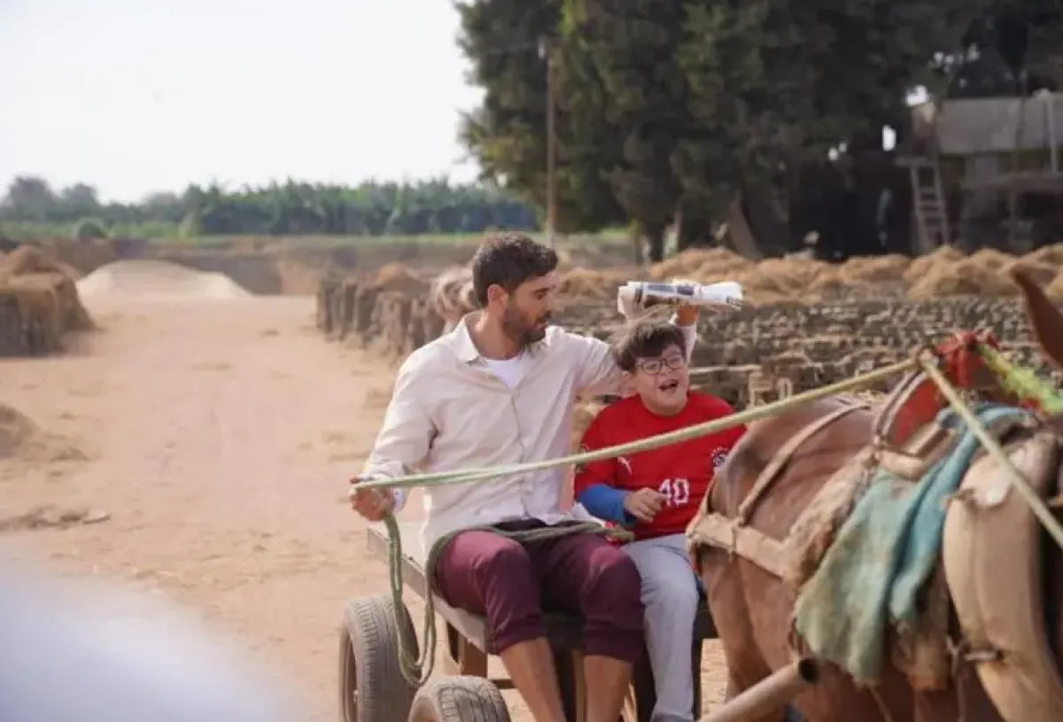 أحمد عز في مشهد من فيلم أخويا - الصورة من حساب ساندرا على فيسبوك