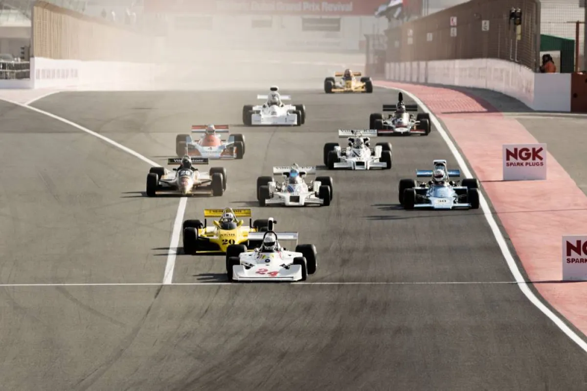 البريطاني "أوليفر ويب" يحصد صدارة "اول سباق الجائزة الكبرى التاريخي في دبي" 