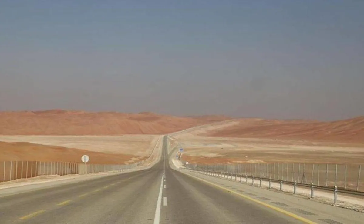 افتتاح أول طريق بري بين السعودية وعُمان - الصورة من واس