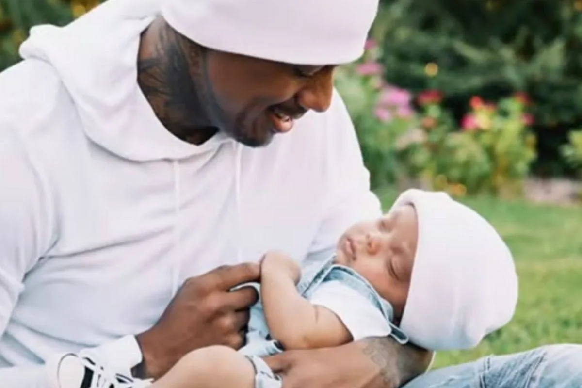 نيك كانون وابنه زين- الصورة من موقع Sky News