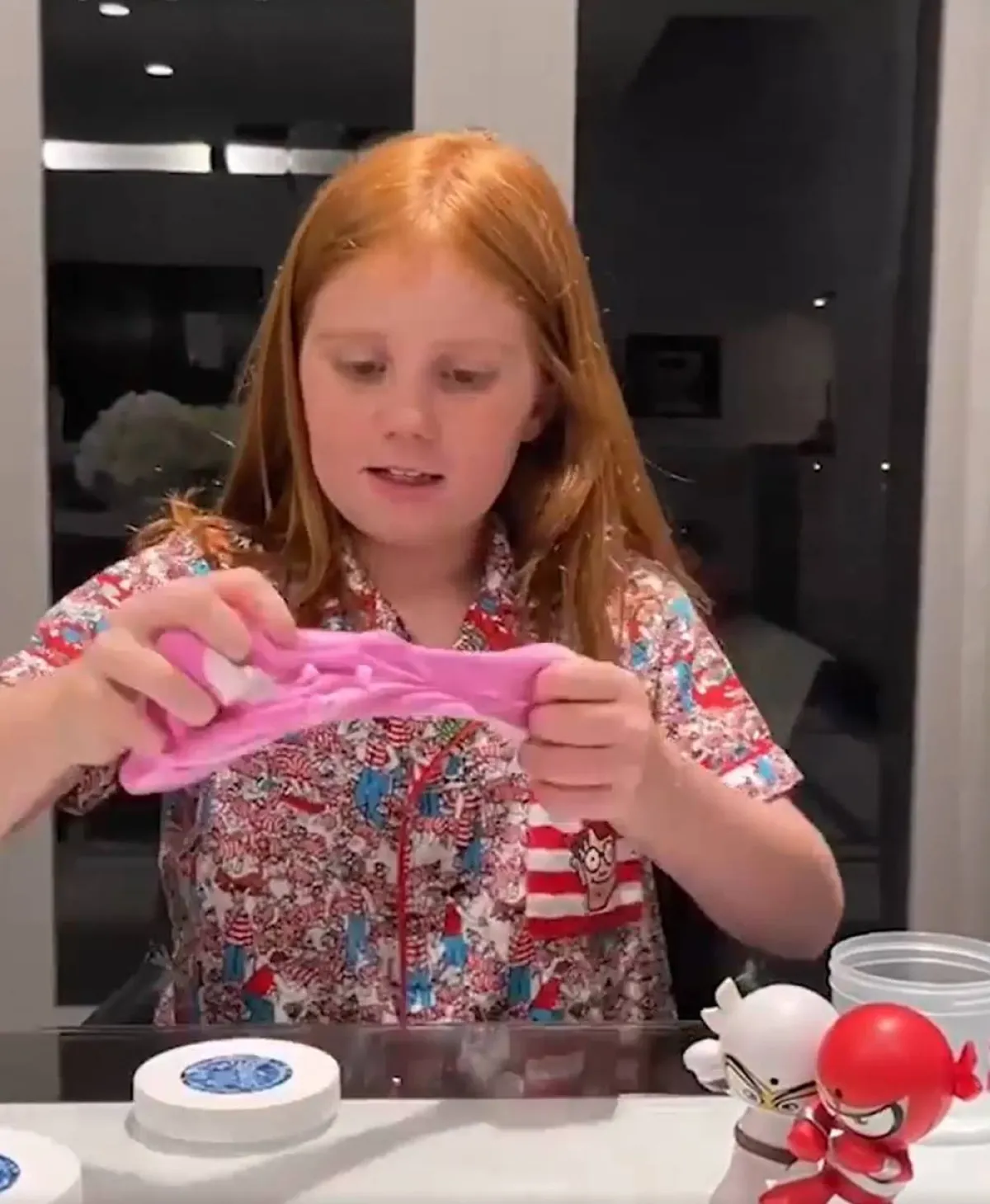 طفلة أسترالية تمتلك 3 شركات، وتتقاضى 139 ألف دولار شهرياً 