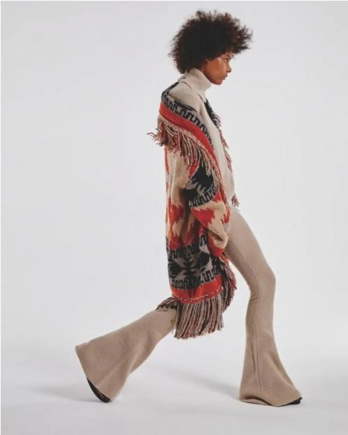 جاكيت مزيّن بشراشيب مع بنطلون من ألانوي Alanui