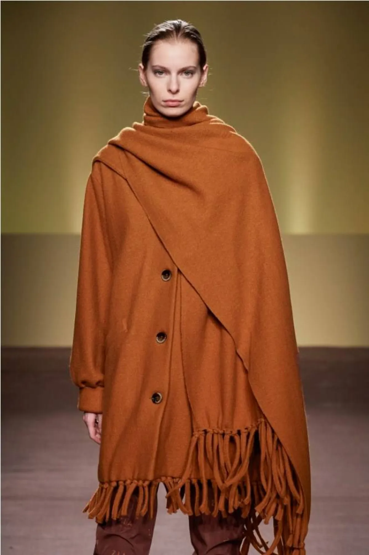 إختاري الجاكيت المزيّن بشراشيب من بودابست كوللكشن Budapest Collection