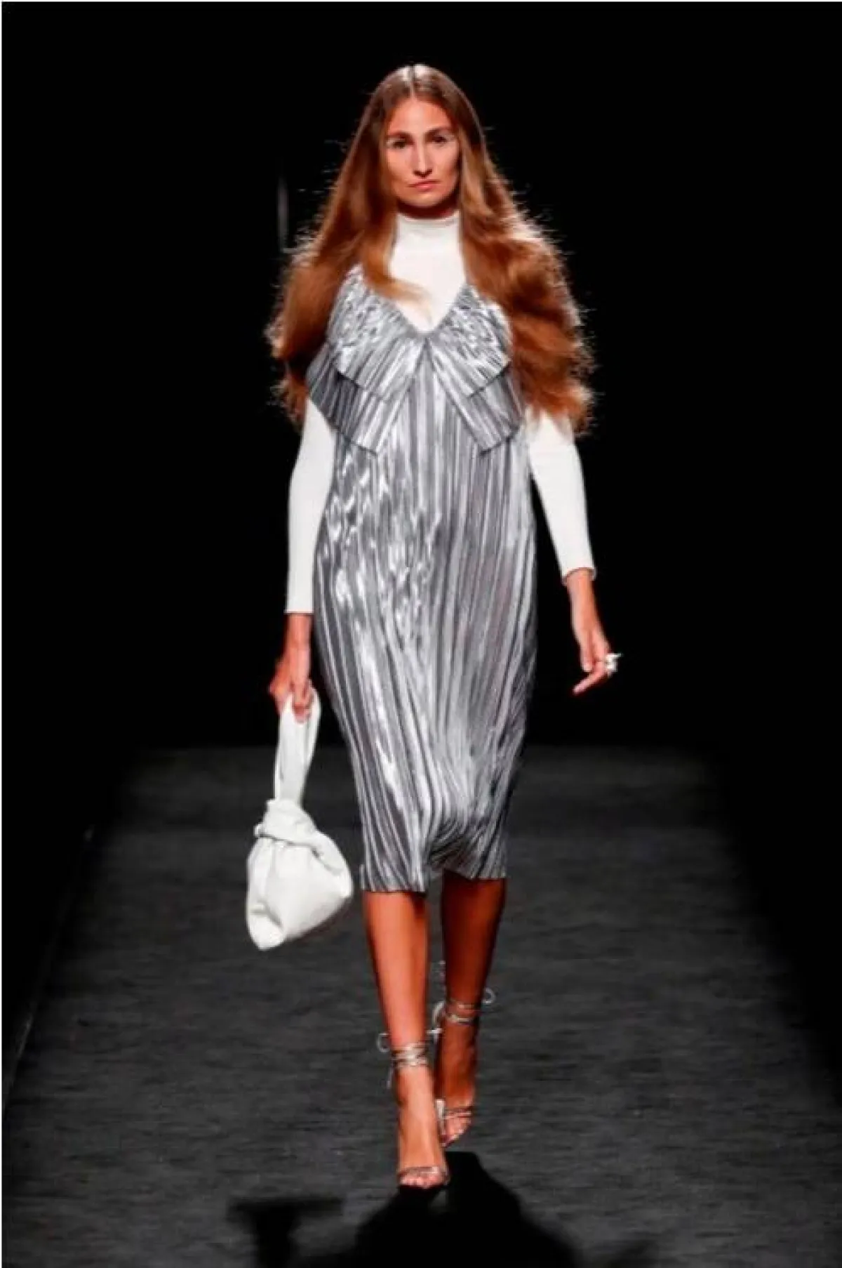 موديلات فساتين سهرة ميتاليك منوّعة من كورسيكانا Corsicana