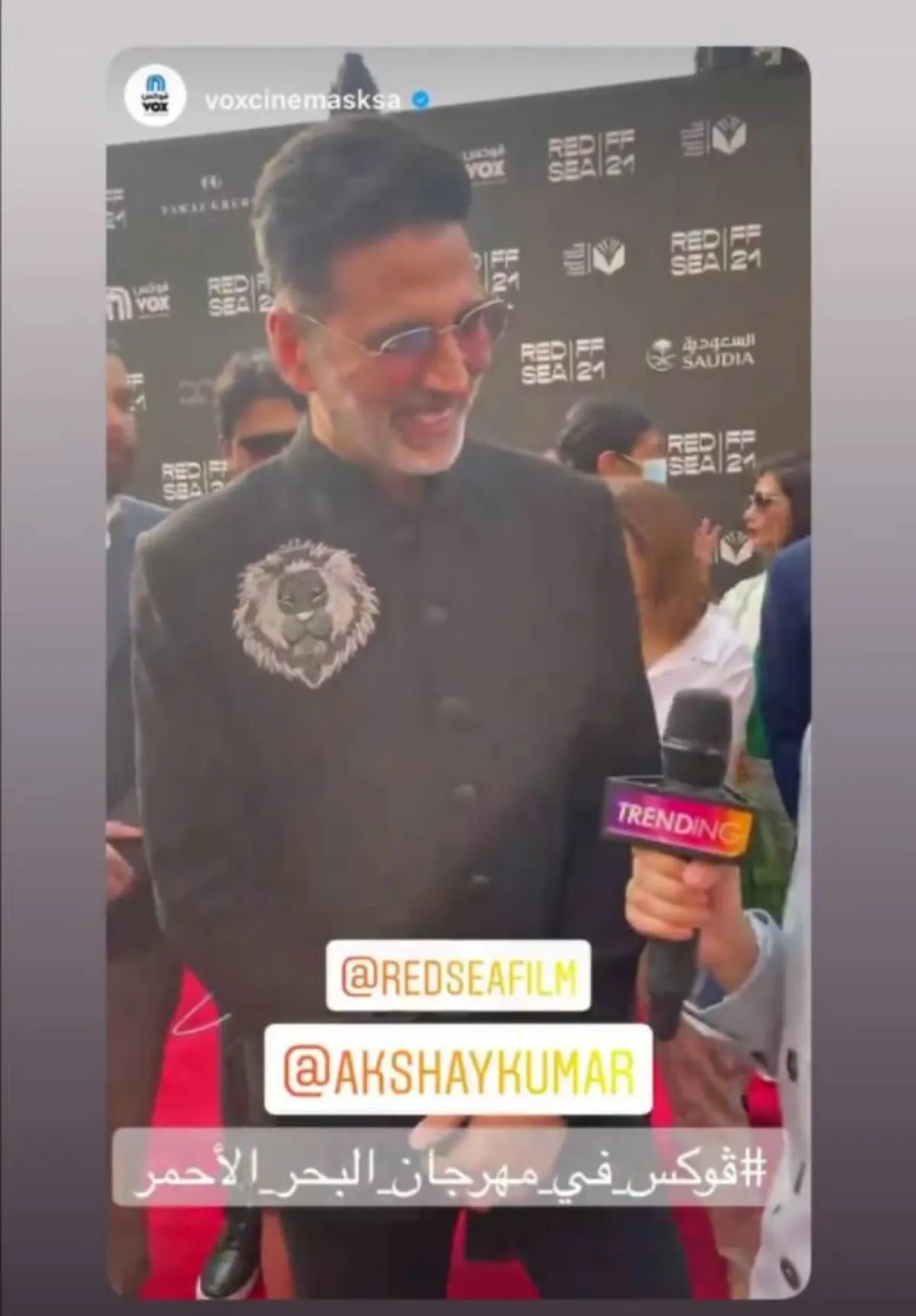 أكشاي كومار في حوار معه خلال تواجده على السجادة الحمراء- الصورة من قصص إنستغرام المهرجان