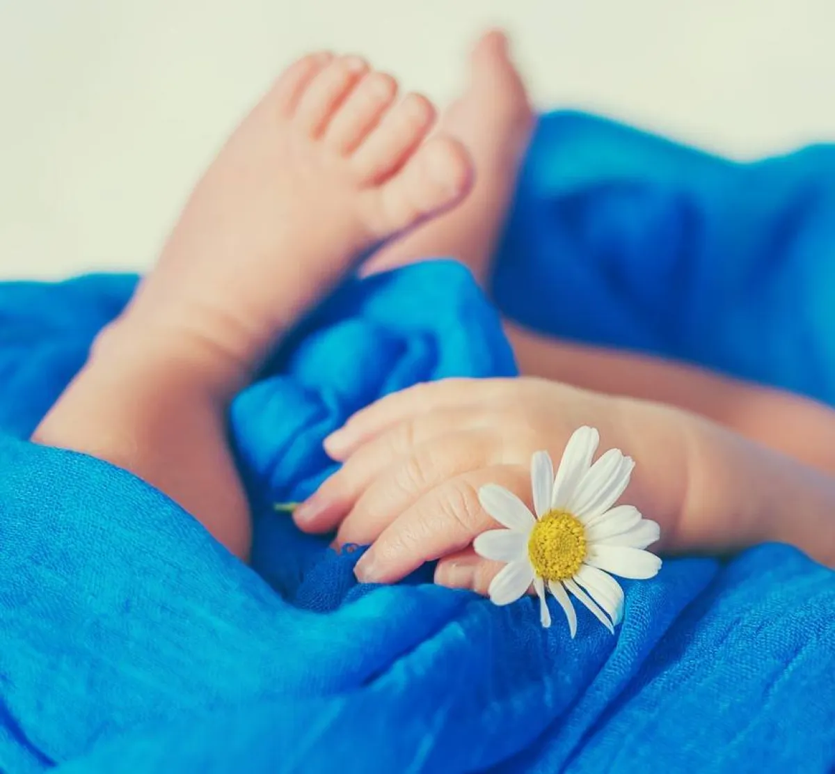 صورة تعبيرية عن نعومة بشرة الرضيع