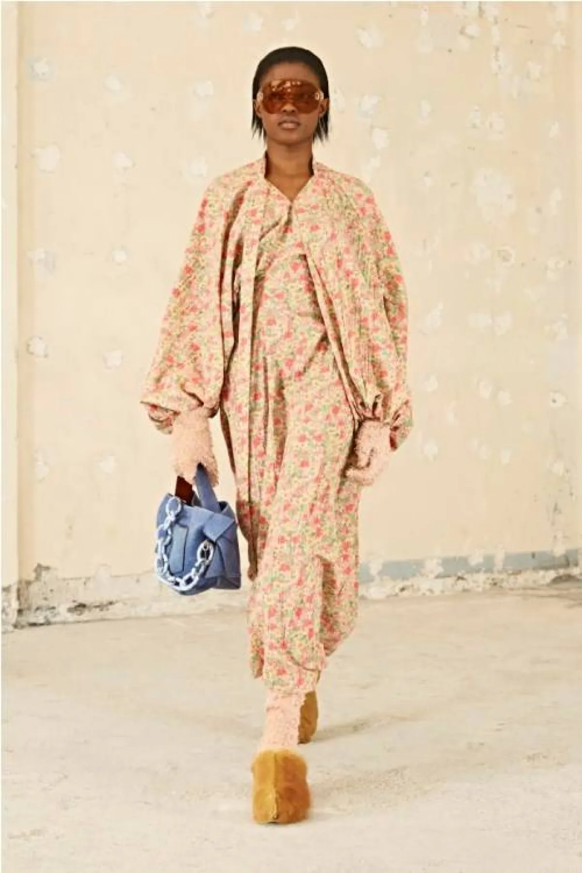 فستان بطبعات الازهار من أكني Acne 