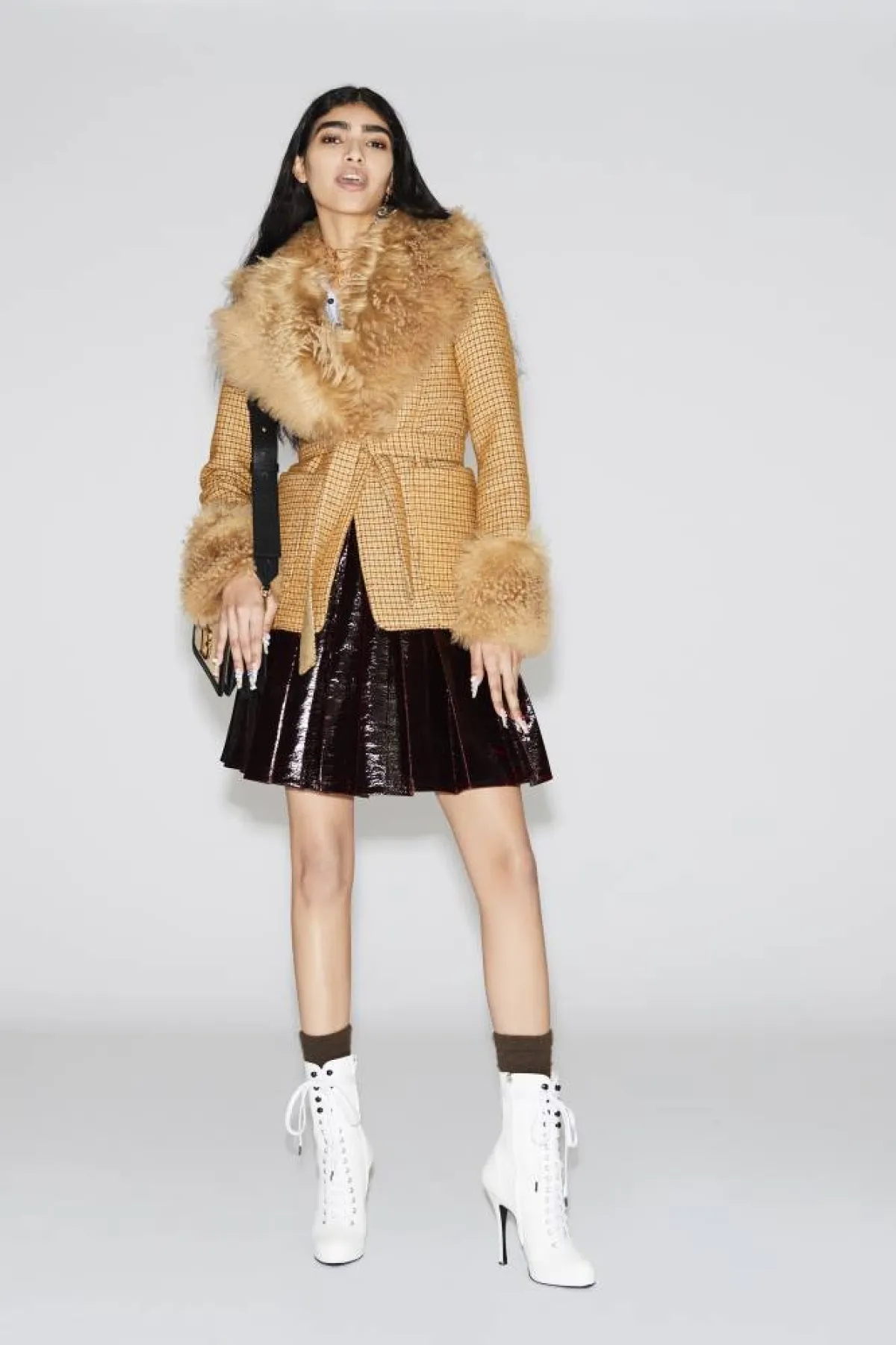 جاكيت قصير باللون الجملي من Dsquared2  