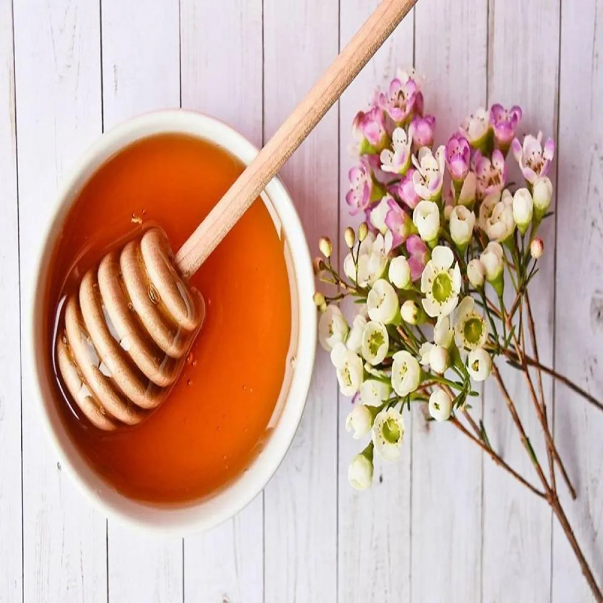 صورة لطبق صغير من العسل